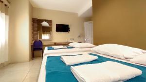 Postel nebo postele na pokoji v ubytování Hotel Syariah Larismanis