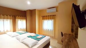 Postelja oz. postelje v sobi nastanitve Hotel Syariah Larismanis