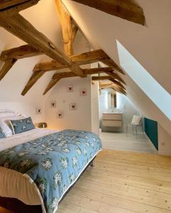 Un pat sau paturi într-o cameră la La Vignerie