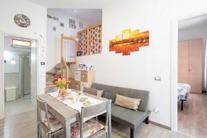 a dining room with a table and a couch at Casa Vacanze Francesca in La Spezia