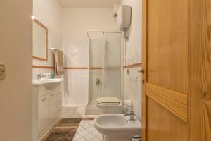 A bathroom at Dimora Teatro