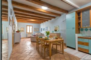 A kitchen or kitchenette at Dimora Teatro