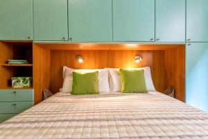 A bed or beds in a room at Dimora Teatro