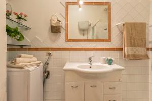 A bathroom at Dimora Teatro