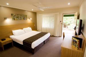 מיטה או מיטות בחדר ב-Cairns Colonial Club Resort