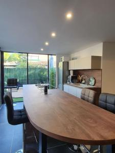 Nhà bếp/bếp nhỏ tại villa , quartier Pinède au Cap d'Agde