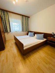 Ein Bett oder Betten in einem Zimmer der Unterkunft Ferienwohnungen Blazej am Turnersee