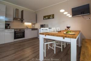 Kuchyň nebo kuchyňský kout v ubytování Haus Meeresbrise - Ferienwohnung "Meeresrauschen"