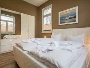 Postel nebo postele na pokoji v ubytování Sassnitz Villa Gössel, WE 3 RZV