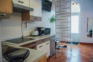 Kuchyň nebo kuchyňský kout v ubytování Rakoczi apartman 2
