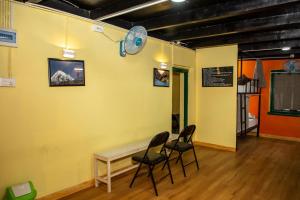 TV a/nebo společenská místnost v ubytování Trekkers Hostel