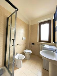 a bathroom with a toilet and a sink and a shower at Il Giardino delle Erbe in Badia