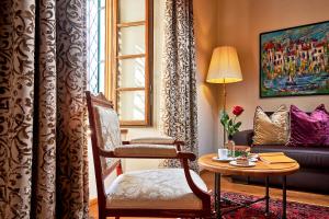Ruang duduk di Hotel Schloss Mittersill