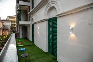 The building in which a hosteleket is located