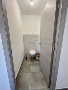 a bathroom with a toilet in a room at Superbe T3 NEUF VUE MER in Propriano