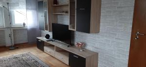 TV a/nebo společenská místnost v ubytování Ferienwohnung Gutowski