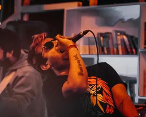 a man is singing into a microphone at Jungle by sturmfrei Manali in Manāli