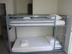 Postel nebo postele na pokoji v ubytování Pahoa Village Hostel