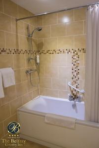 Phòng tắm tại The Belfray Country Inn