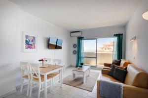 Afbeelding uit fotogalerij van 095 - Bright & Comfortable Holiday Apartment With Water Park & Sea Views in Benalmádena
