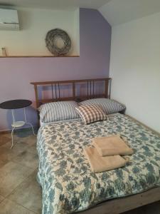 Letto o letti in una camera di Statek u kapličky