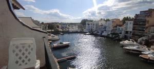 Fotografia z galérie ubytovania Gloria Crespo Port Banyuls vista al canal v destinácii Empuriabrava