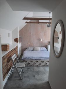 Letto o letti in una camera di Statek u kapličky