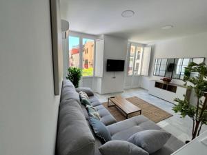 TV a/nebo společenská místnost v ubytování AD1B Arenal 3br apartment, 250 mtrs from Cathedral