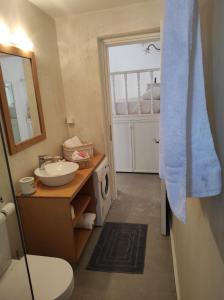 A bathroom at Traditional Luxury House
