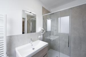 a white bathroom with a sink and a shower at Boutique Hotel Nuovo Cason in Cavallino-Treporti