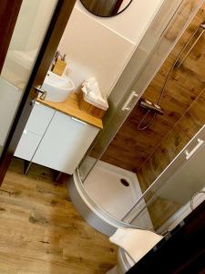 Ένα μπάνιο στο Asha Central Studio