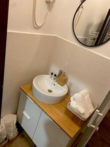 Ένα μπάνιο στο Asha Central Studio +3 φωτογραφίες