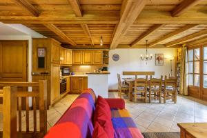 a living room with a couch and a kitchen at Chalets d'Henri 67 - Happy Rentals in Chamonix-Mont-Blanc