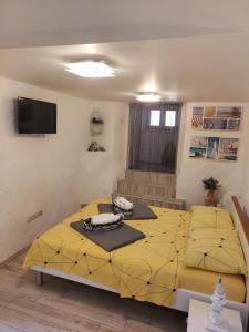 Postel nebo postele na pokoji v ubytování Apartmant Bionda Novi Vinodolski, cozy and nice apartment for 4 people in the city center