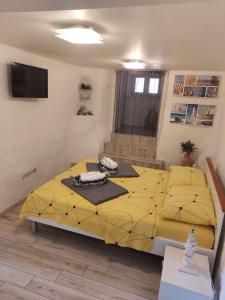 TV a/nebo společenská místnost v ubytování Apartmant Bionda Novi Vinodolski, cozy and nice apartment for 4 people in the city center