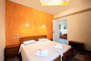 A bed or beds in a room at Bozikis Apartments