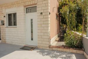 Budova, kde se apartmán nachází + 5 fotografií