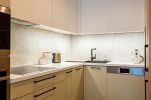 Kuchyňa alebo kuchynka v ubytovaní MyFlat Coral 64 Premium Apartment