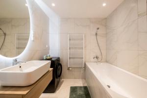 Kúpeľňa v ubytovaní MyFlat Coral 64 Premium Apartment