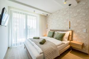 Posteľ alebo postele v izbe v ubytovaní MyFlat Coral 64 Premium Apartment