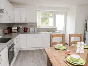 Kuchyň nebo kuchyňský kout v ubytování Clydfan Cottage + 10 fotografií
