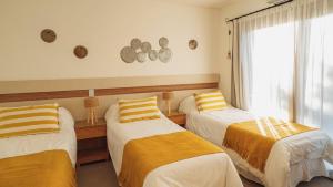 Säng eller sängar i ett rum på La Madrina Apart Hotel