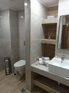 Koupelna v ubytování Kypseli studio rhodes + 26 fotografií