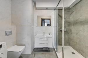 a bathroom with a toilet and a sink and a shower at Grand Apartments - Luxury apartment on the 11th floor with a view of the Old Town in Gdańsk