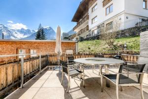 Balkón nebo terasa v ubytování Ferienwohnung Zentral mit Panorama-Sonnenterrasse by A-Appartments