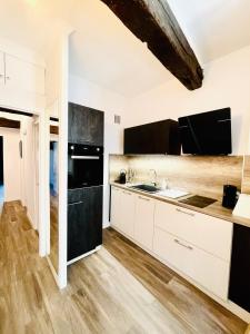 A cozinha ou cozinha compacta de Cosy Home Muret