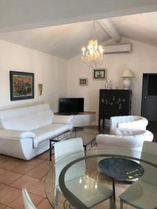 Μια τηλεόραση ή/και κέντρο ψυχαγωγίας στο Les Templiers - Petit BIZERTY 36 pers (Mas privé) - 2 piscines - Salle 200 m²