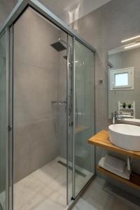 a bathroom with a glass shower and a sink at Onyx in Gimari