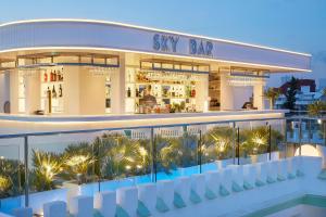 eine Abbildung der Sky Bar im Resort in der Unterkunft Hotel MiM Ibiza & Spa - Adults Only in Ibiza-Stadt