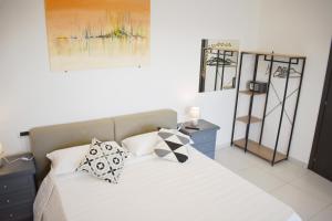 Postel nebo postele na pokoji v ubytování Lume Art Apartment B&B + 37 fotografií